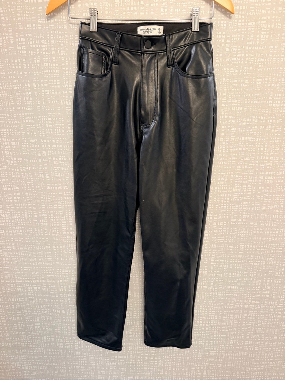 Abercrombie & Fitch Faux Leather Ankle Straight Pants – Curve Love, Size 25/0